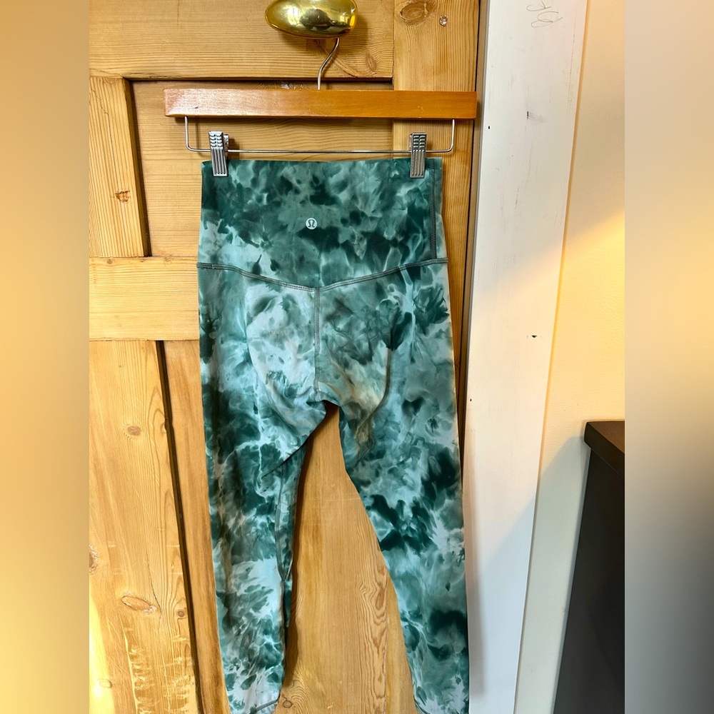LULULEMON mid rise crop leggings